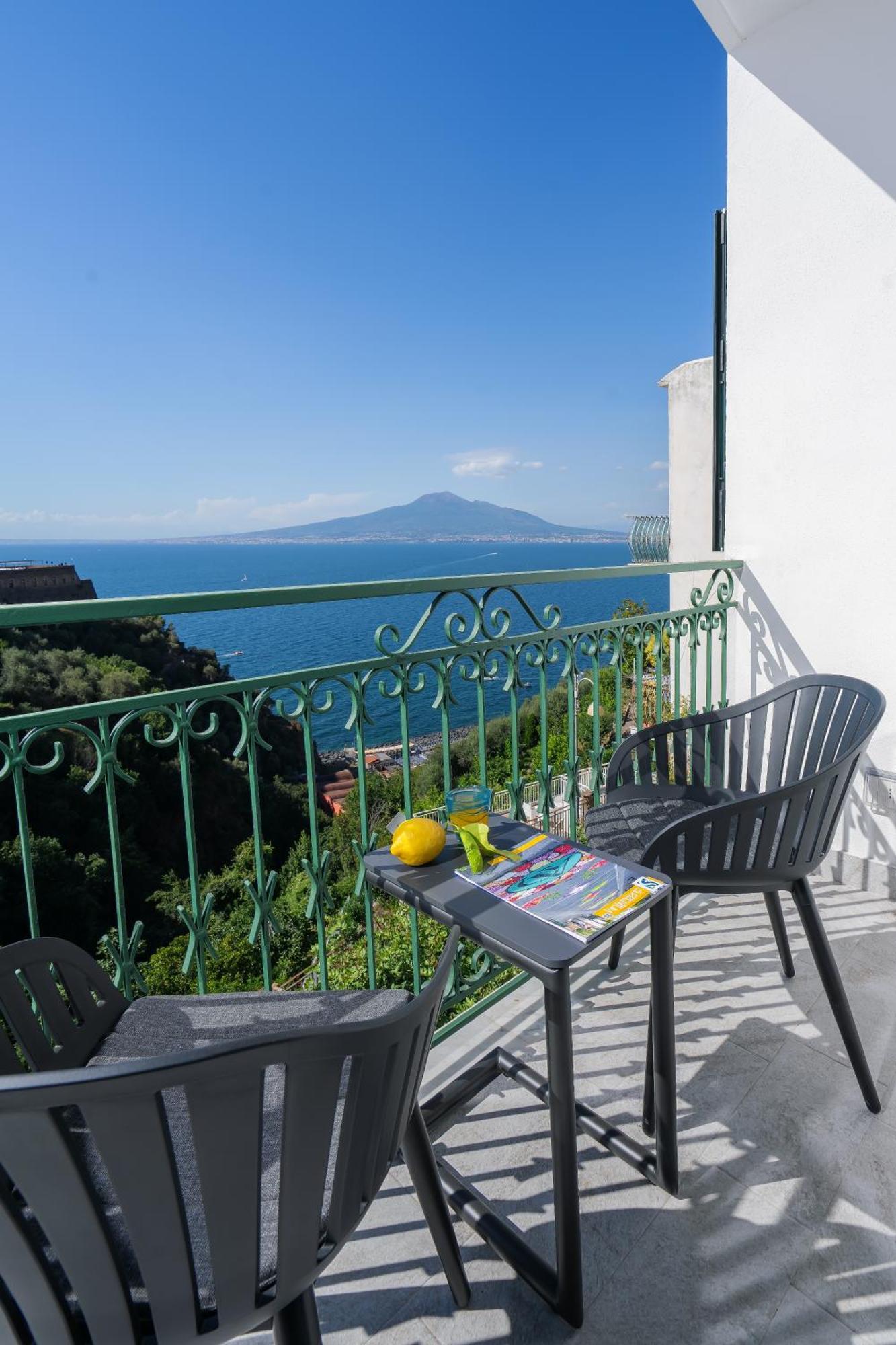 Sea View Deluxe Apartments Vico Equense Exterior foto